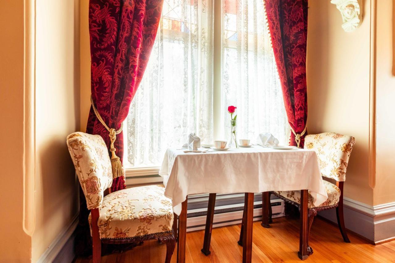 Amethyst Inn Victoria Exteriör bild